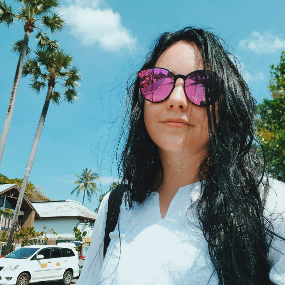 Всем привет, меня зовут Женя и я живу во Вьетнаме.