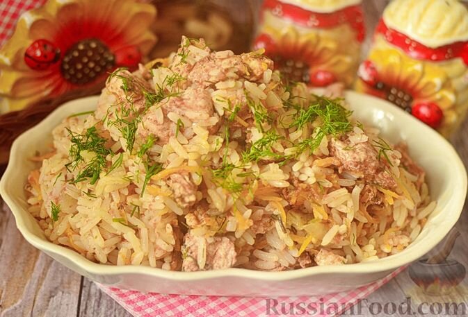 рис, филе индейки, перец сладкий, морковь, лук репчатый, зелень укропа, томат-паста, соль, перец чёрный молотый, травы сухие итальянские, масло подсолнечное, вода