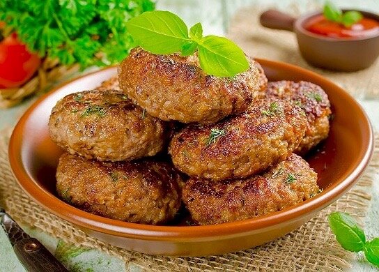 Котлеты из говядины с овощами.