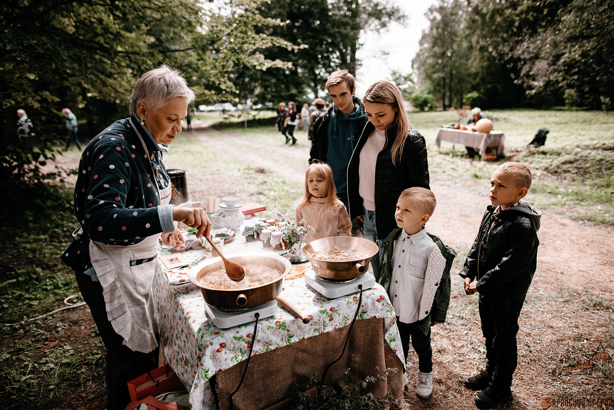 В даровом мы всегда варим липовый цвет, это  стало хорошей  и вкусной традицией.