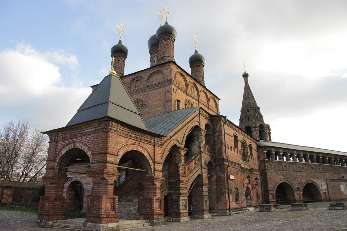 Крутицкое подворье в Москве метро