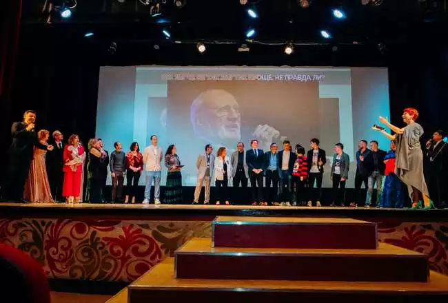 На церемонии закрытия кинофестиваля. www.anapatravelnotes.com