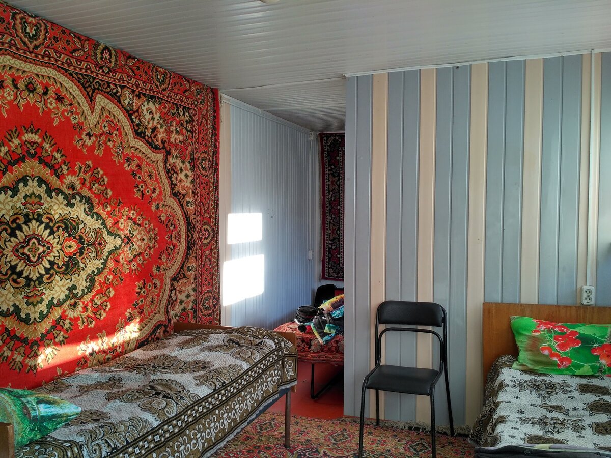 Ночевали вот в таких аскетичных условиях на базе отдыха для рыбаков, 300 р. с человека