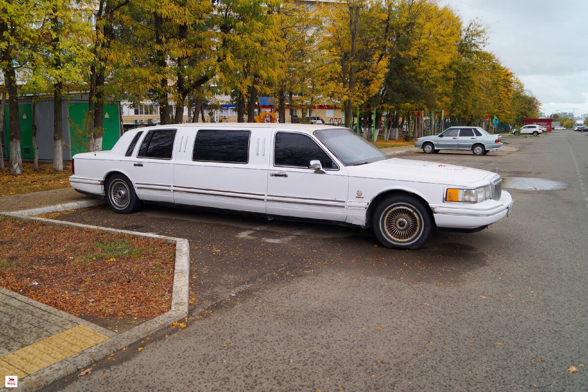 Lincoln Town car катафалк