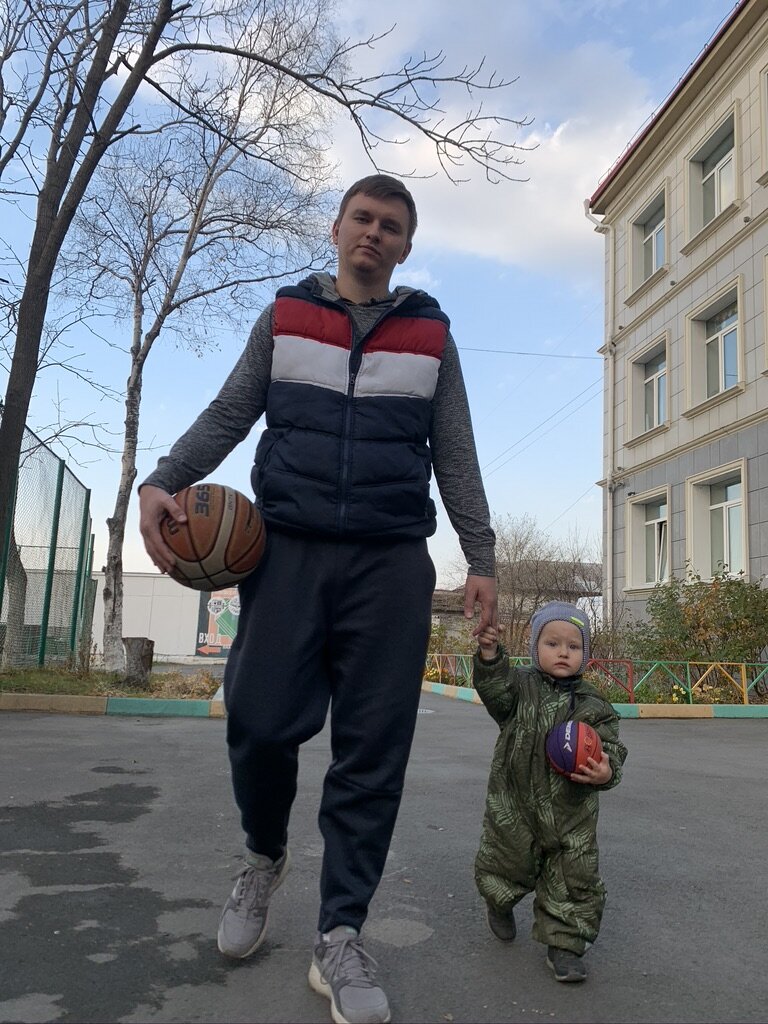 фото баскетболистов прилагается