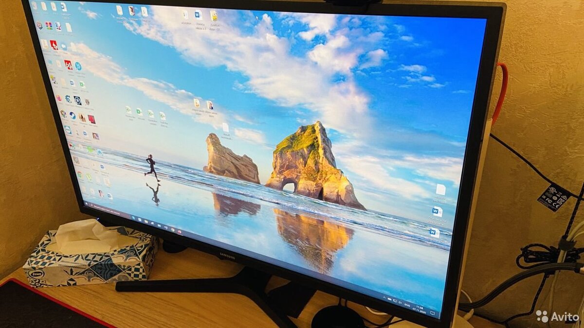 Фотография прямиком с Авито. Когда такая махина возвышается прямо перед твоим носом - не очень удобно. 