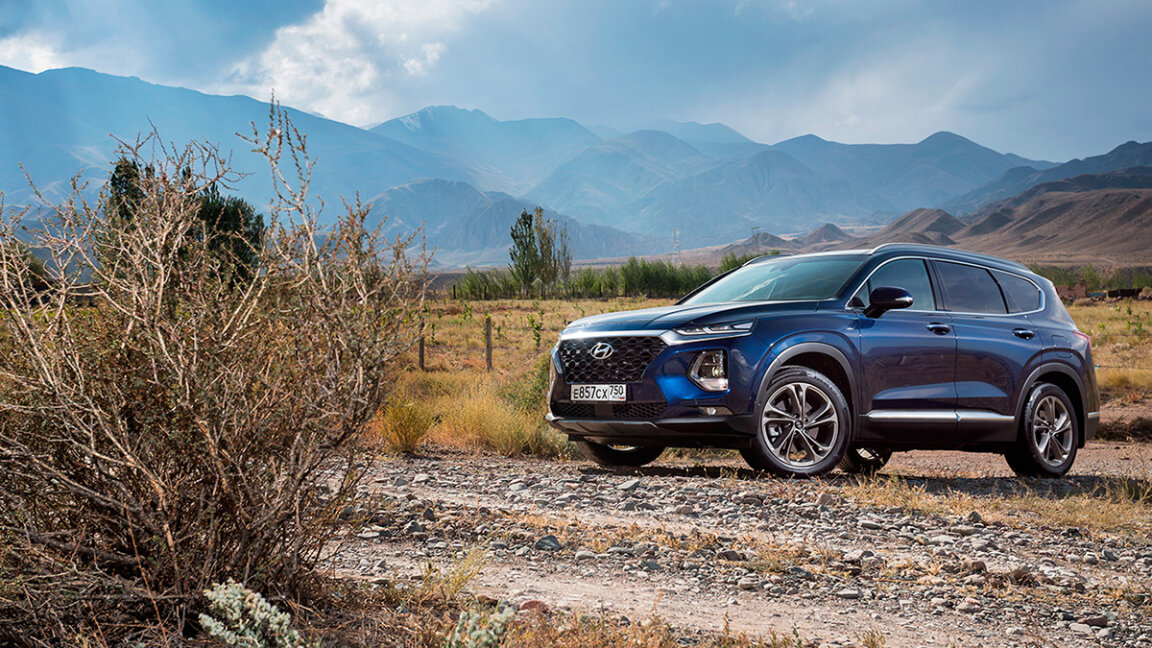 Знакомимся с семейным кроссовером Hyundai Santa Fe, который со сменой поколения задал новую планку в своем классе.