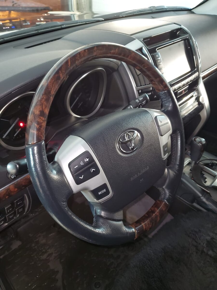 Toyota Land Cruiser 200 2014 г. за 3 250 000 р. 