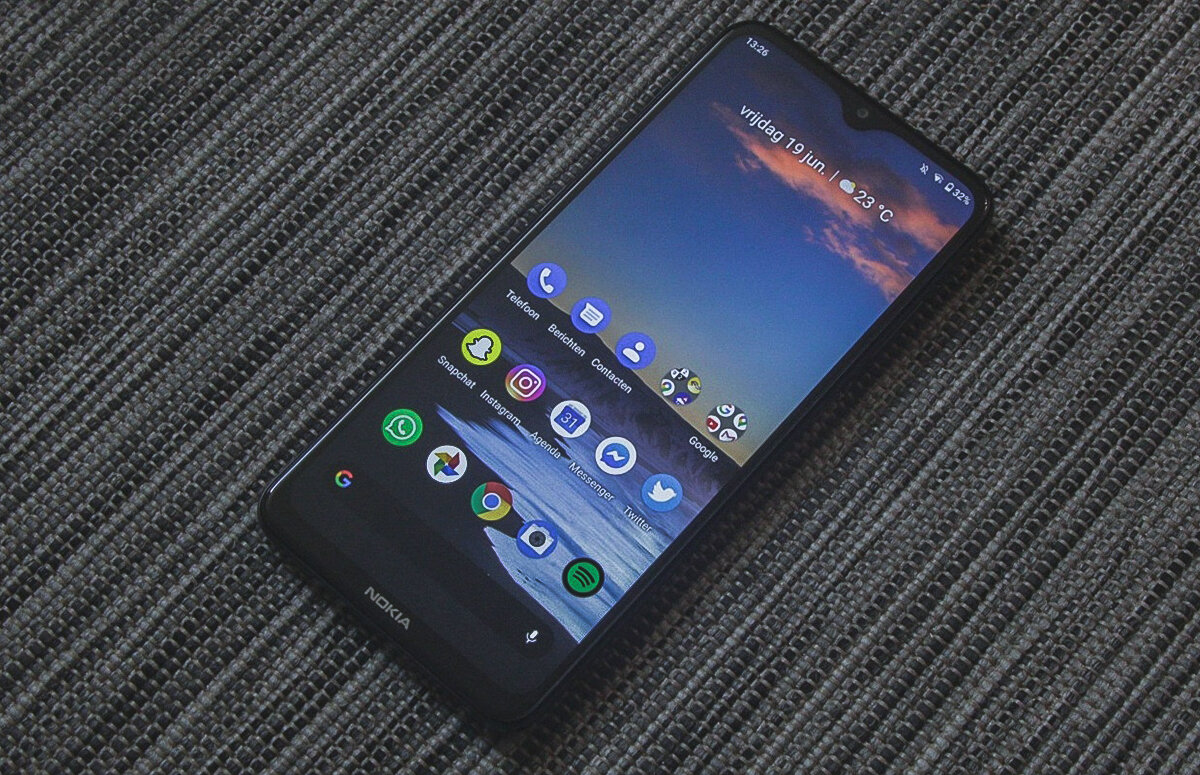 Смартфон лет. Nokia 5.4. Лучший бюджетный смартфон 2021 до 10000 рублей. Nokia 8 Android 12. Нокиа 5 1 и Хуавей р 10.