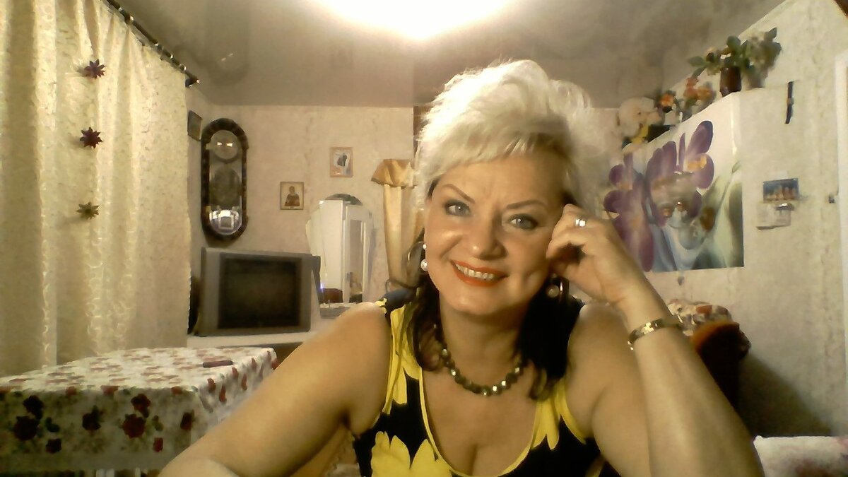 Гармонистка и певица Ольга Карсакова.