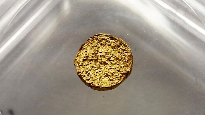 18-каратное золото, на 25% состоящее из пластика