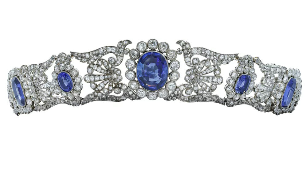 Тиара с сапфирами и бриллиантами, переделанная из драгоценностей Стефани де Богарне. Начало 19 века. Эстимейт 130-225 тыс. евро. Фото: Christie's