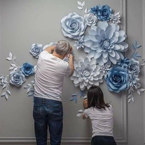 Украшение стен в комнате цветами из фоамирана создаст особый уют в вашемдоме. Сделать просто, а выглядят эффектно