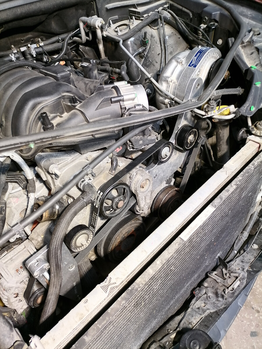 Плита и сам компрессор установлен, натянут ремень, в общем идет подгонка, чтобы все было правильно.;)