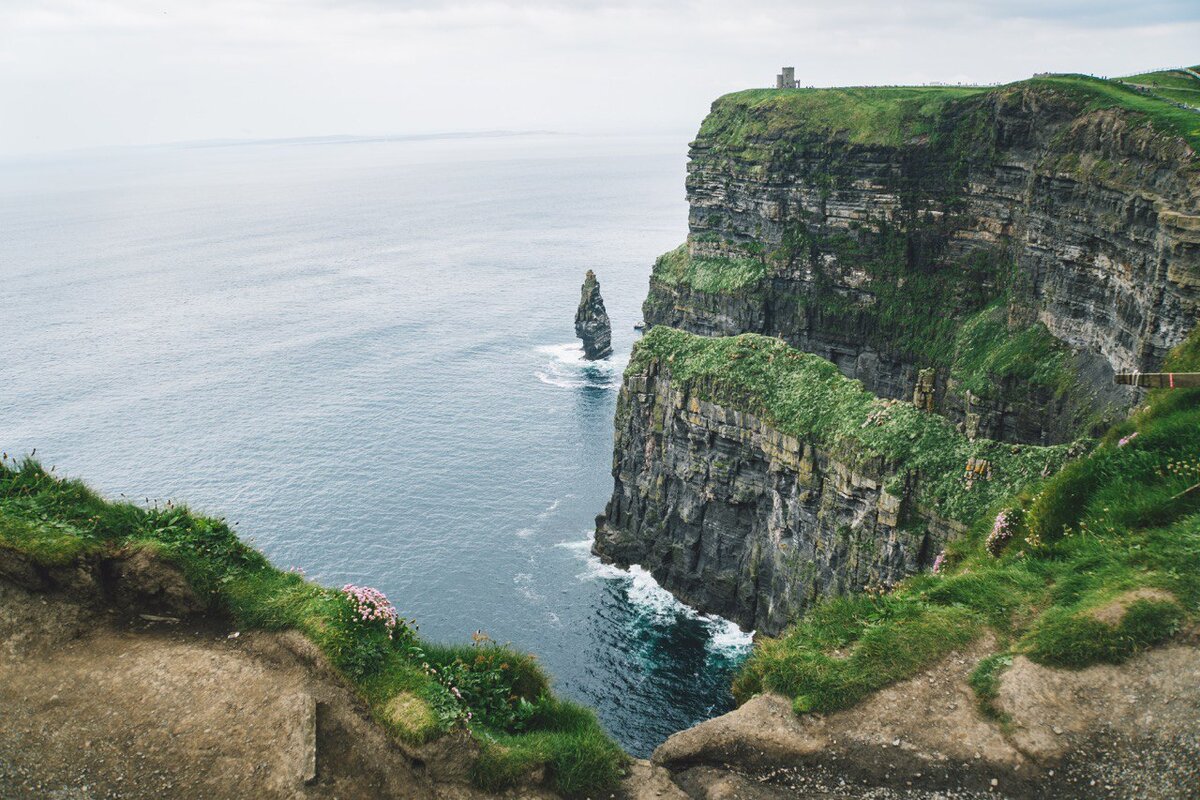 Has ireland. Cliffs of Moher Ирландия. Утёсы мохер Ирландия. Ирландия мыс мохер. Ирландия клифы мохер.