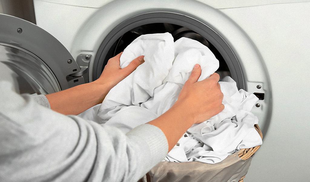 Оказывается, стирать постельное белье нужно совсем по-другому! Вот как делать это правильно