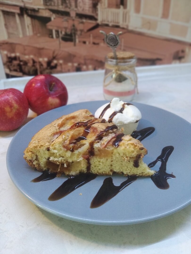 Не берите большую форму - тесто растечется тонким слоем и пирог не поднимется. 