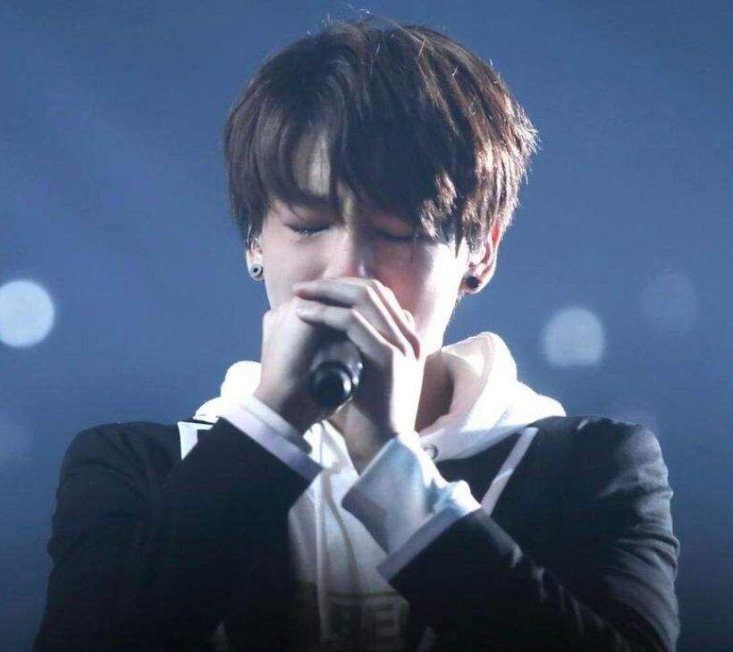 Грустящий Чонгук грустит вместе с нами 