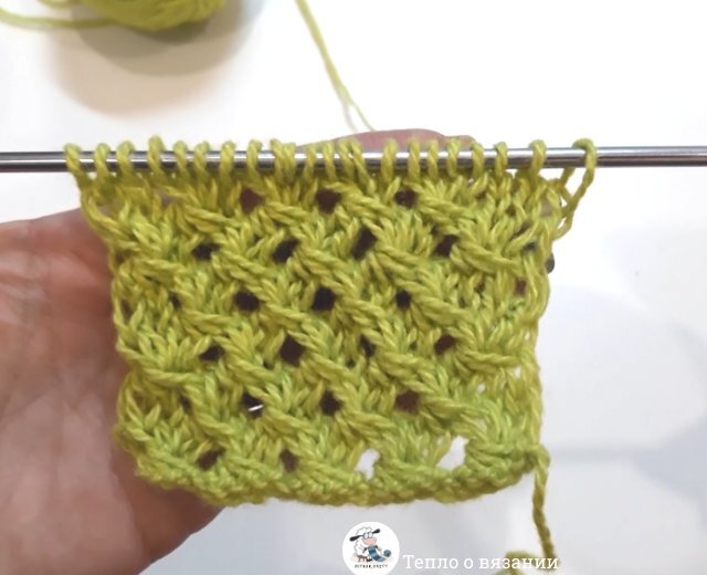 Так выглядит образец, связанный из полушерсти российского производства спицами № 4.