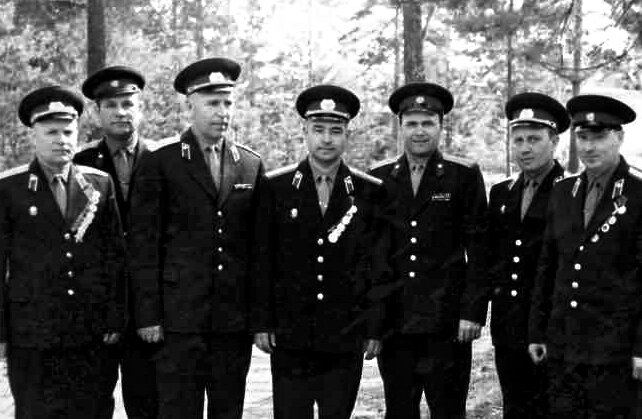 Вот столько их оставалось на службе в нашем ОВД в начале 70-ых. Фото из архива ветеранской организации ОВД.