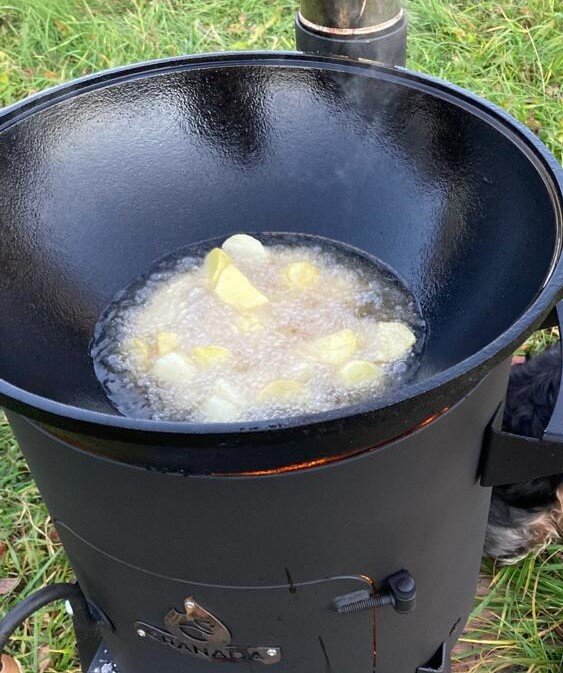 Обжариваем картошку