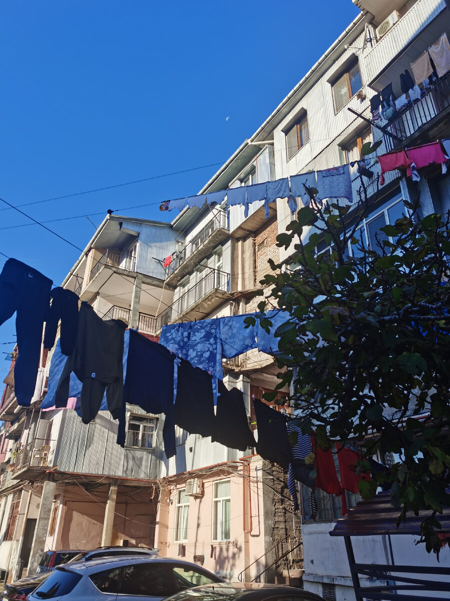 Белье, которое сушится на улице