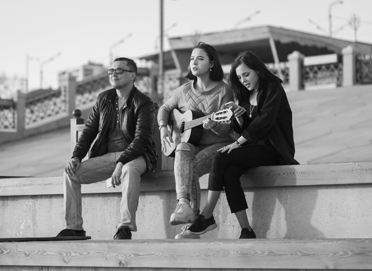 Не помню, что пели девушки. Набережная Уфы, апрель 2021