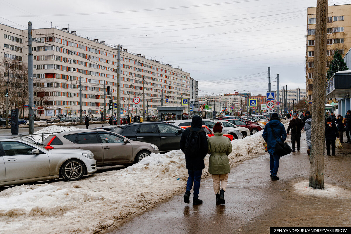 Каким был район рядом со станцией метро 