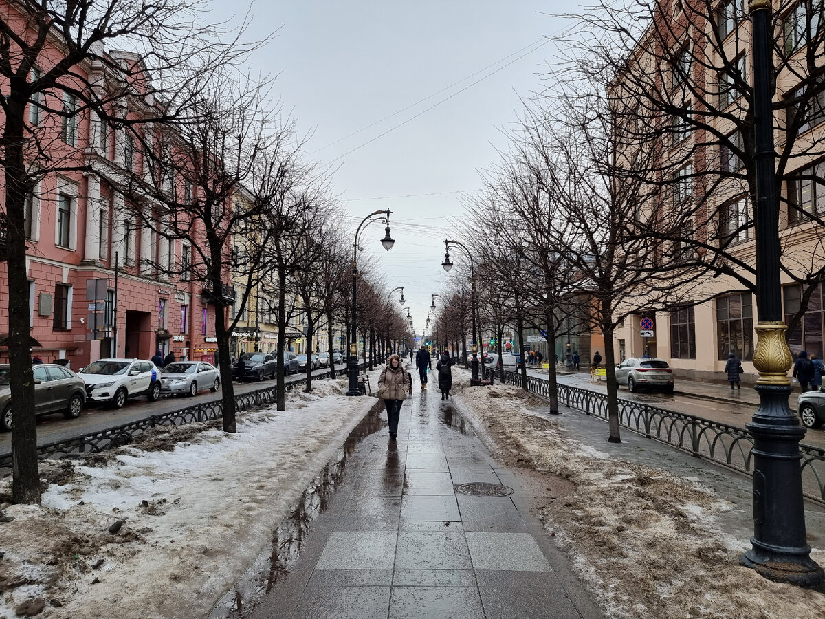 По пути от станции метро "Чернышевская" к улице Захарьевской