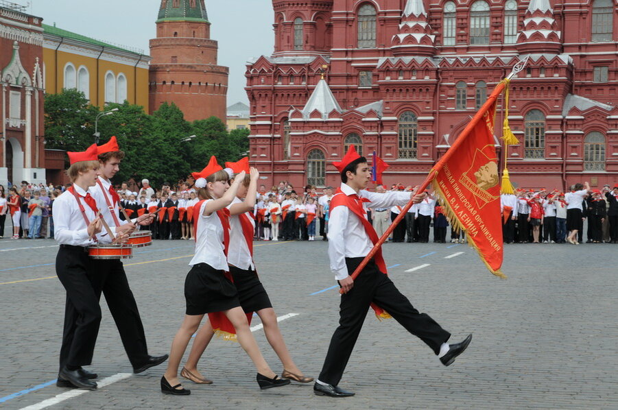 Современный слет пионеров.