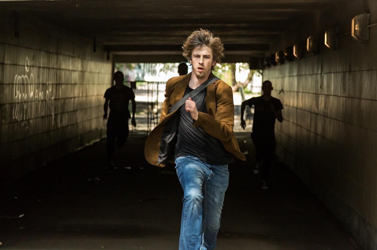 Когда ты талантливый режиссер, но без работы, тебе придется много бегать. В том числе и от гопников.