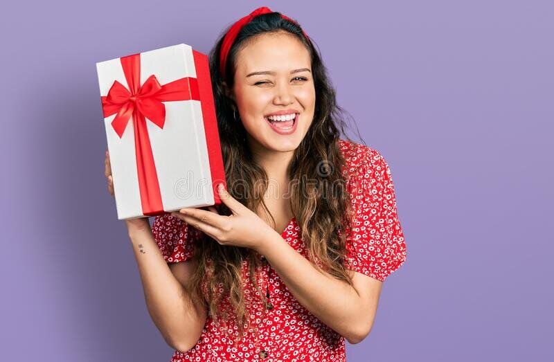 Девушка подарок видео. Новогодняя реклама нижнего белья. Девушка с подарком в полный рост. Девушка подарок видео. Снегурочка с подарками.