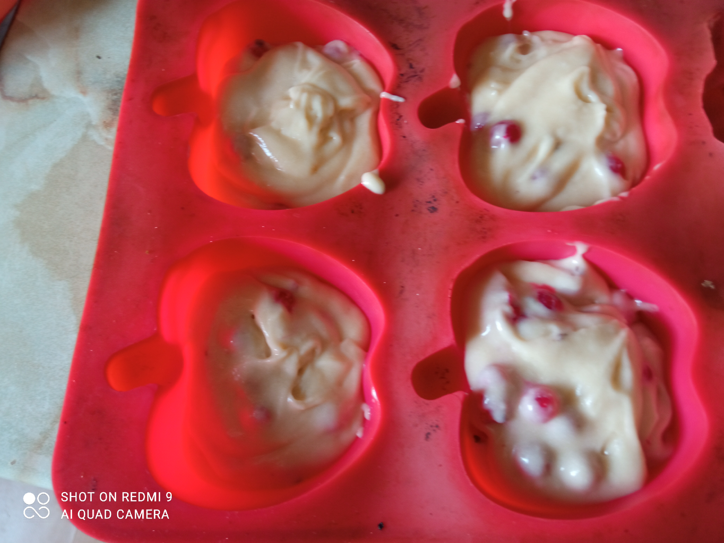 За 30 минут готовлю супер вкусные и быстрые кексы с красной смородиной — рецепт на скорую руку8