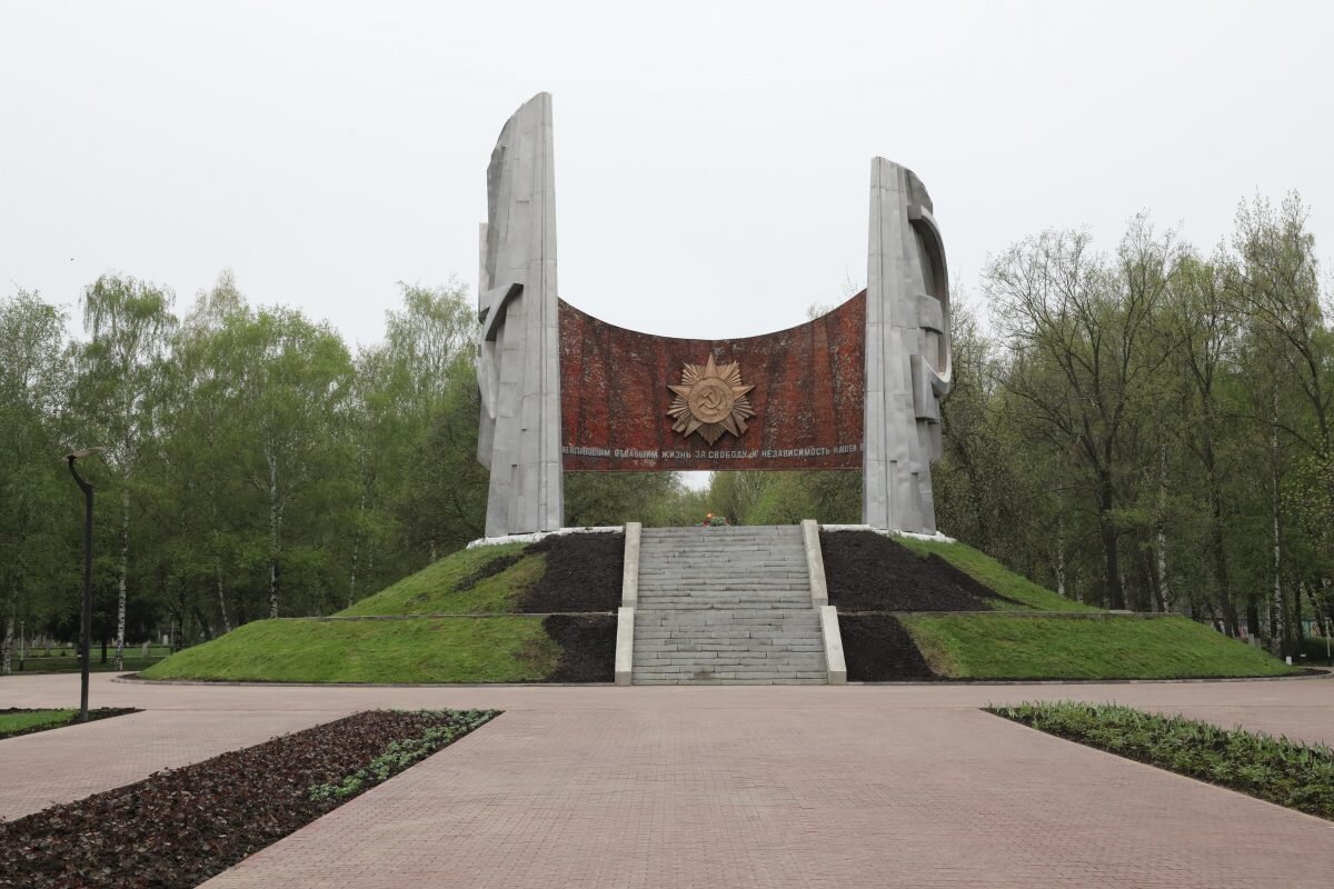    Монумент был построен в 1981 году Арина Полтанова