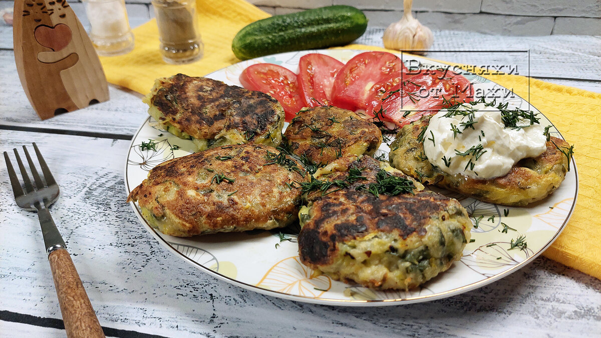 Котладьи с помидоркой, сметаной и укропом