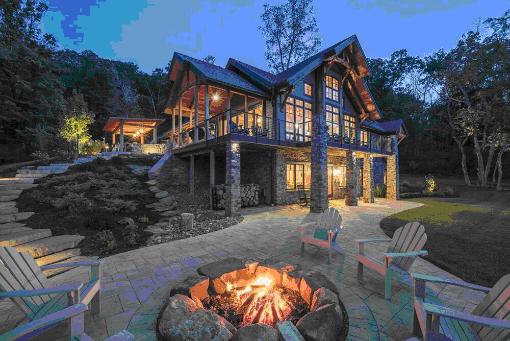 Источник изображения - https://newenergyworks.com/sites/default/files/styles/scale_1000/public/2020-04/001_TimberFrameExteriors.jpg?itok=JXPENcYy