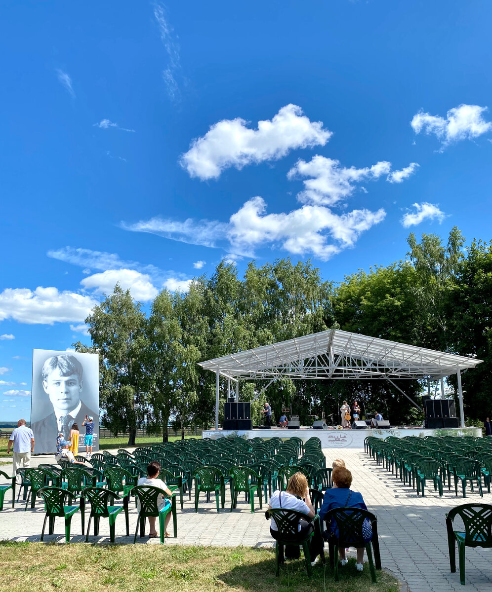 В ожидании концерта Марины Капуро. Константиново 