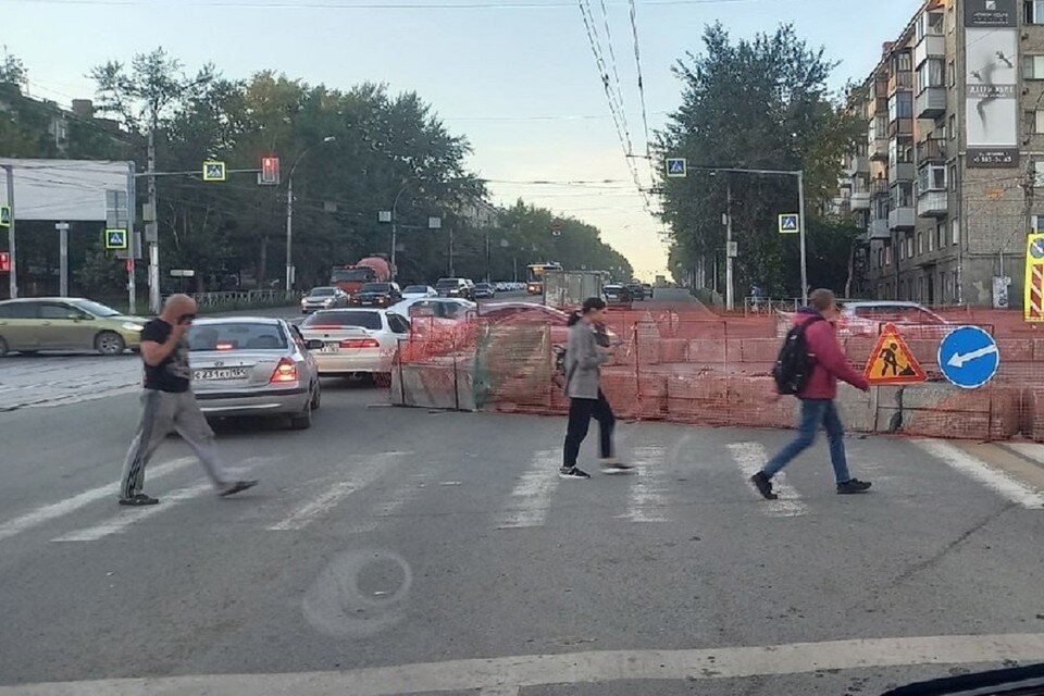    Новосибирцы вновь застряли в трёхкилометровой пробке на Сибиряков-Гвардейцев. Фото: "АСТ-54".