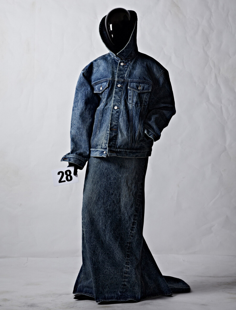 фото с кутюрного показа Balenciaga "Осень/Зима 2022/2023"