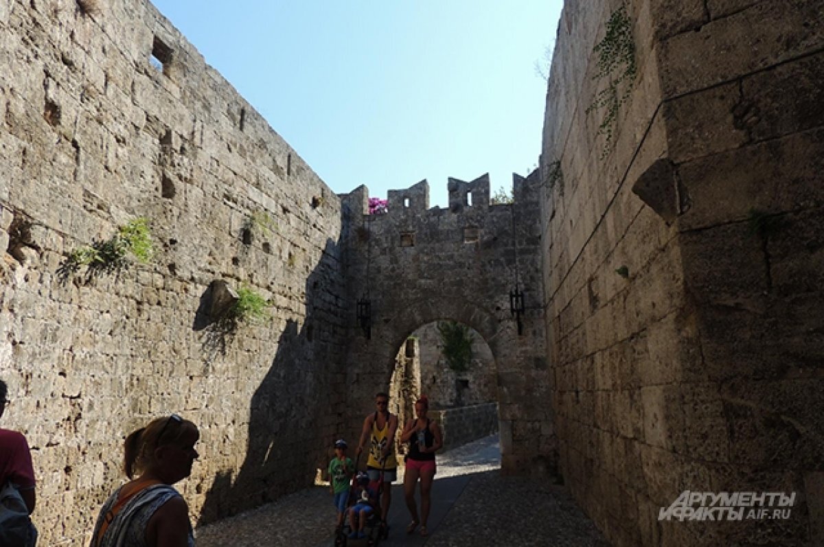    Туристы на острове Родос. Архивное фото