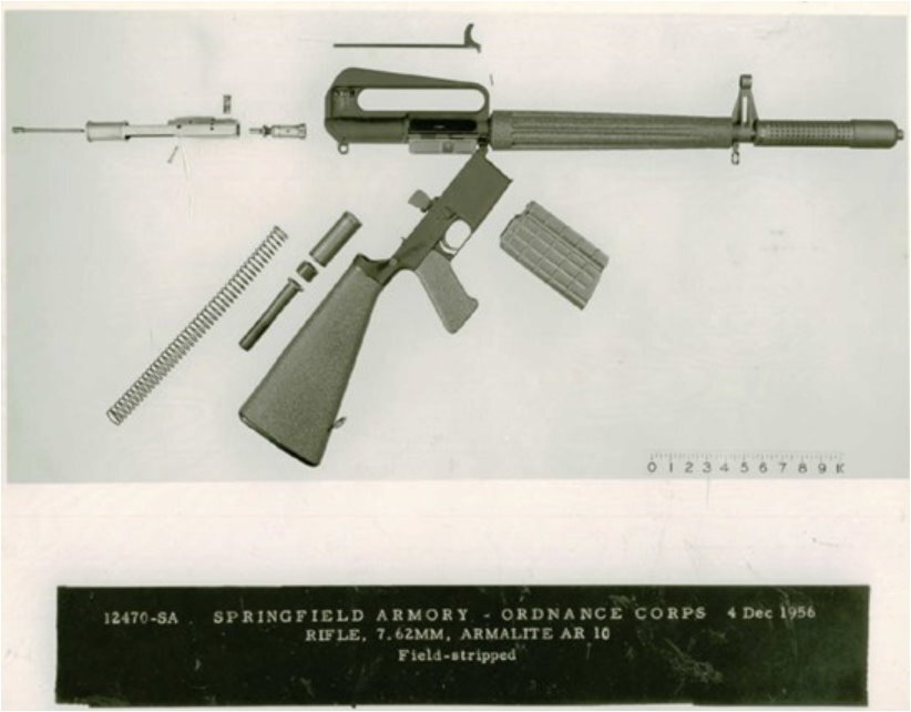 Винтовка AR-10 при неполной разборке.