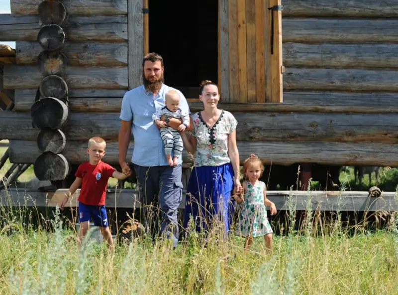 Получать детские пособия и работать? Фото: yandex.ru