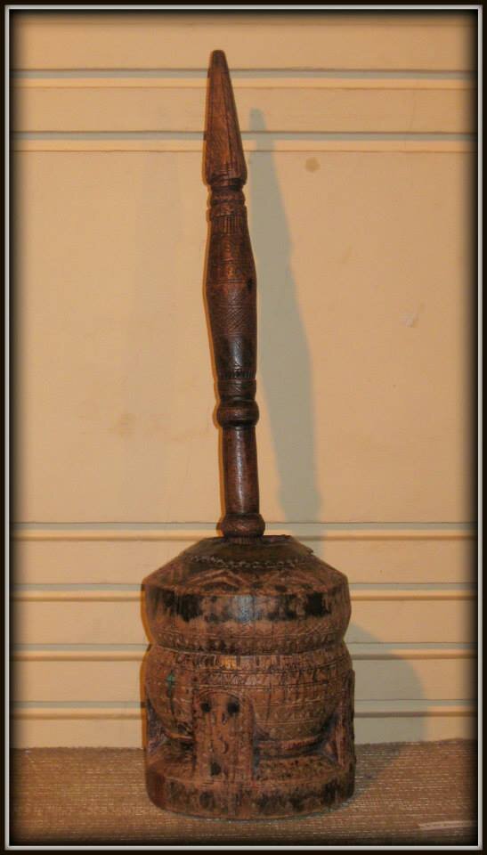 Бедуинская кофемолка(называется по одним источникам - михбадже ,по-другим - аль-михбаш).Подарок от Gerda & Marc Van Wesemael (Бельгия).15.02.2014 Из коллекции Александра Стукалова.