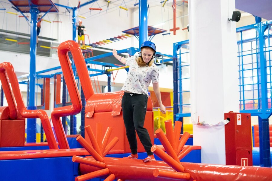 Do a flip батутный центр смирновский. москва смирновская 25 батутный центр. полоса препятствий в детском центре. батутный центр с полосой препятствий. адрес полосы препятствий в москве.