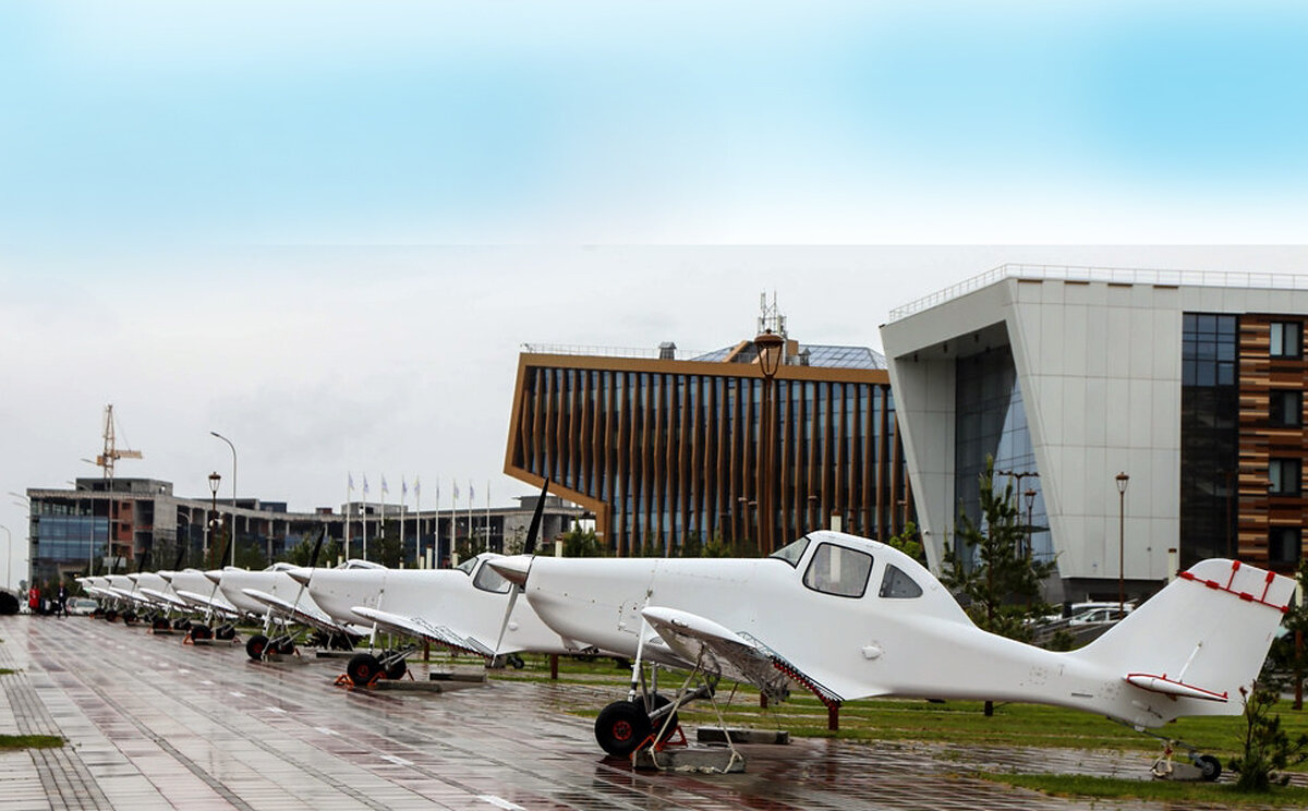 Авиастроительный завод казань. Казанский Авиастроительный завод. Аэродром Казанского авиационного завода ту 22. 22 Казанский авиационный завод Казань. Аэропорт авиационного завода в Казани.