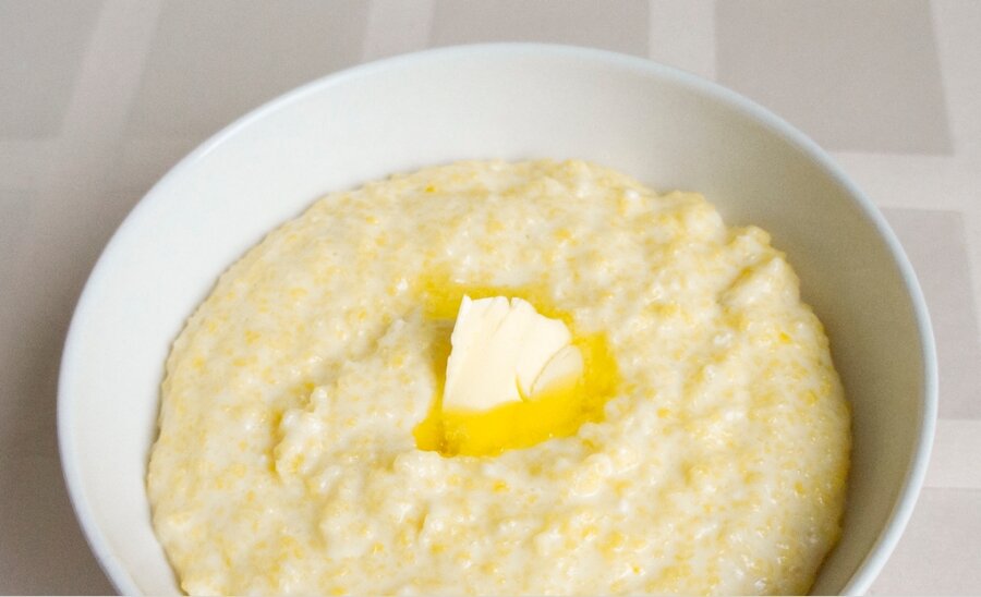 Завтрак - кукурузная каша на воде с добавлением масла 150 гр. + яйцо вареное 2 шт. + бутерброд с маслом(хлеб ржаной).