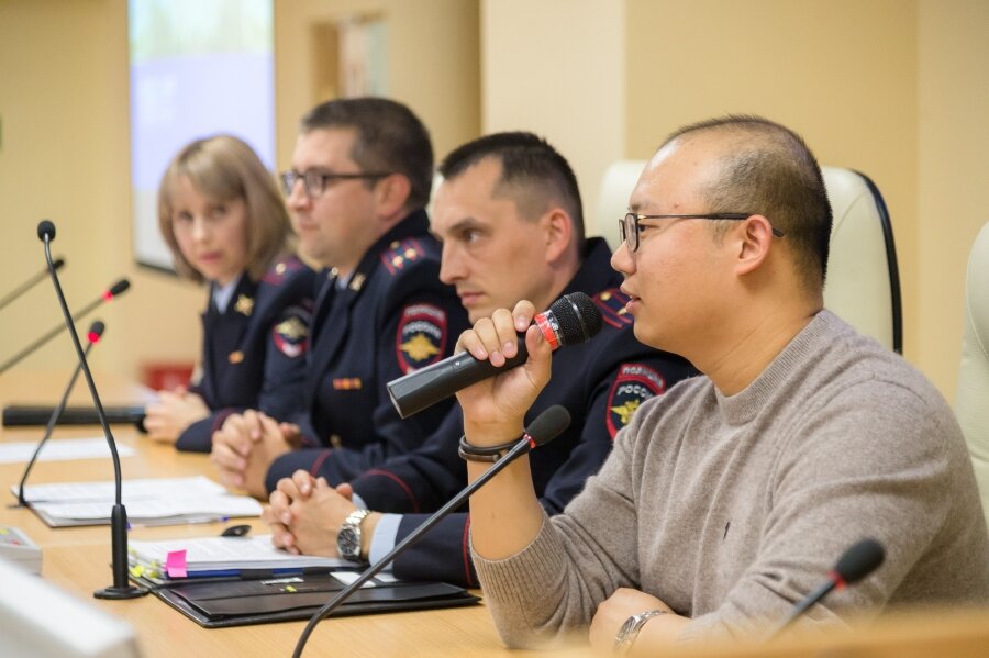 Диалог с иностранными студентами налажен. Фото Олега ИГОШИНА