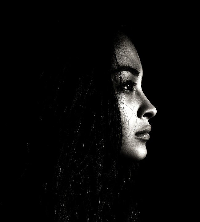 https://cdn.pixabay.com/photo/2017/05/21/11/23/girl-2331028_960_720.jpg