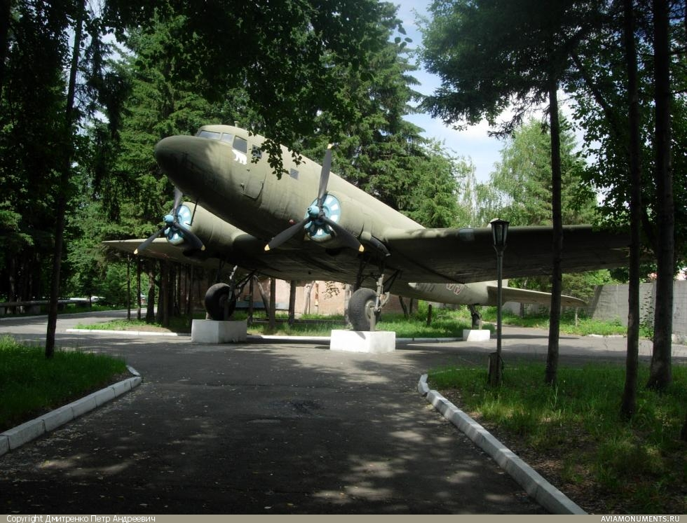 Есть ли 2. Музей ВВС И ПВО Новосибирск. Ли-2 Новосибирск. Самолеты памятники в Новосибирске. Самолёт ли-2 Новосибирск.