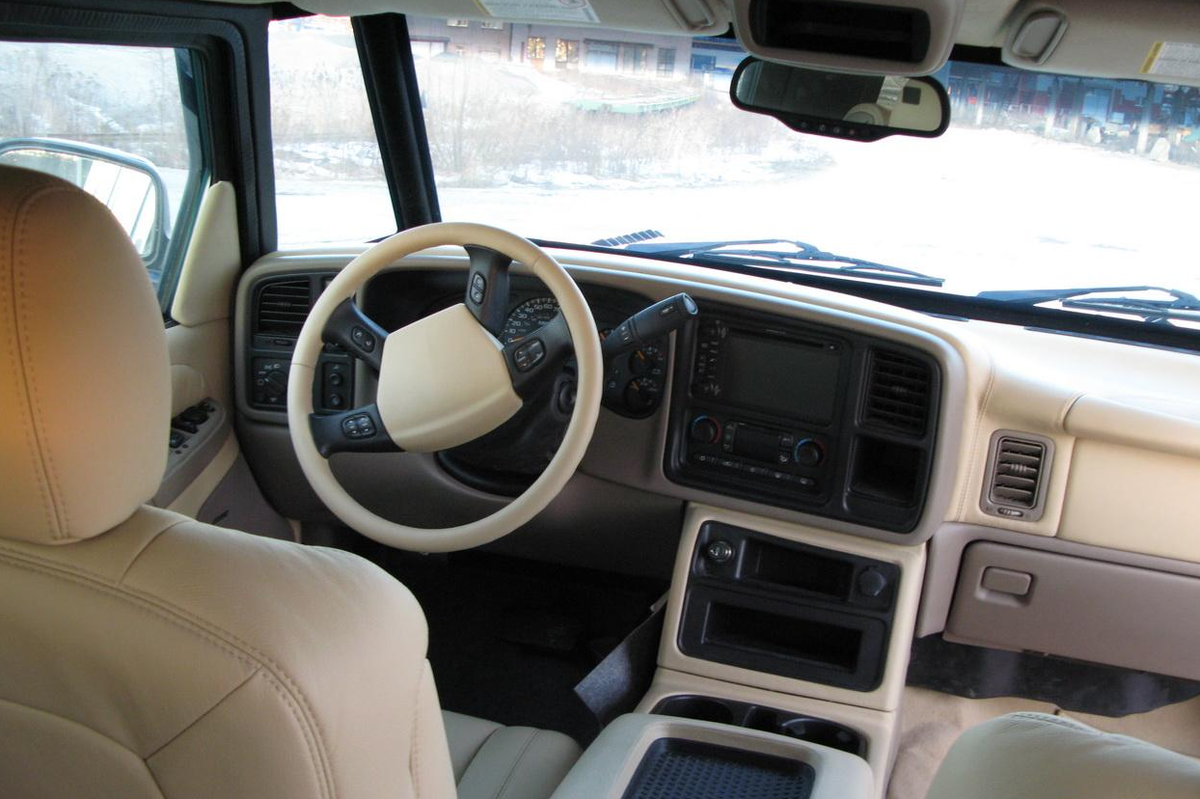 Реальных фотографий салона к сожалению нет, выше фото интерьера Т-98 (для примера)